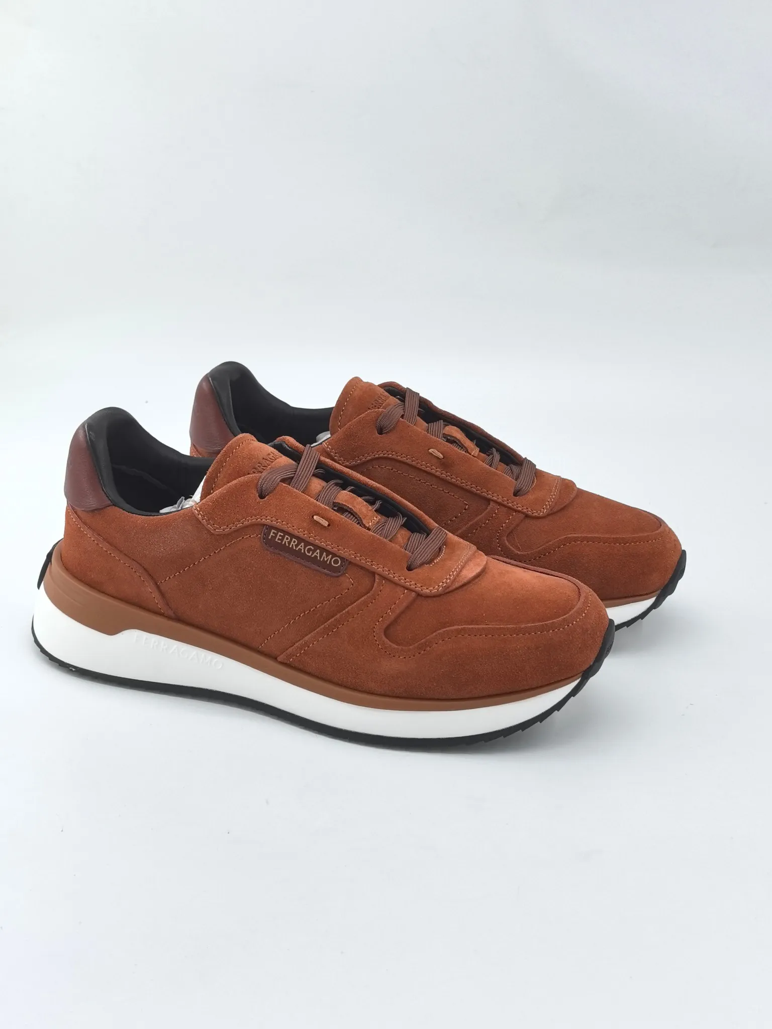 [Ferragam] Top P: 780💰 ▪️Size: 39-44 (38.45 custom-made) FERRAGAMO Ferragam 🔍Top purchasing agent 🇮🇹 Ferragam Street-charming casual shoe series, the counter sells the original configuration simultaneously, Italian imported cowhide fabric, high-quality splicing technology, imported water-dyed cow lining , soles: original foam outsole specially provided by the original factory, original factory follow-up goods, 🔍 high quality, can be entered and exited the counter at will, welcome to compare and synchronize with the counter.